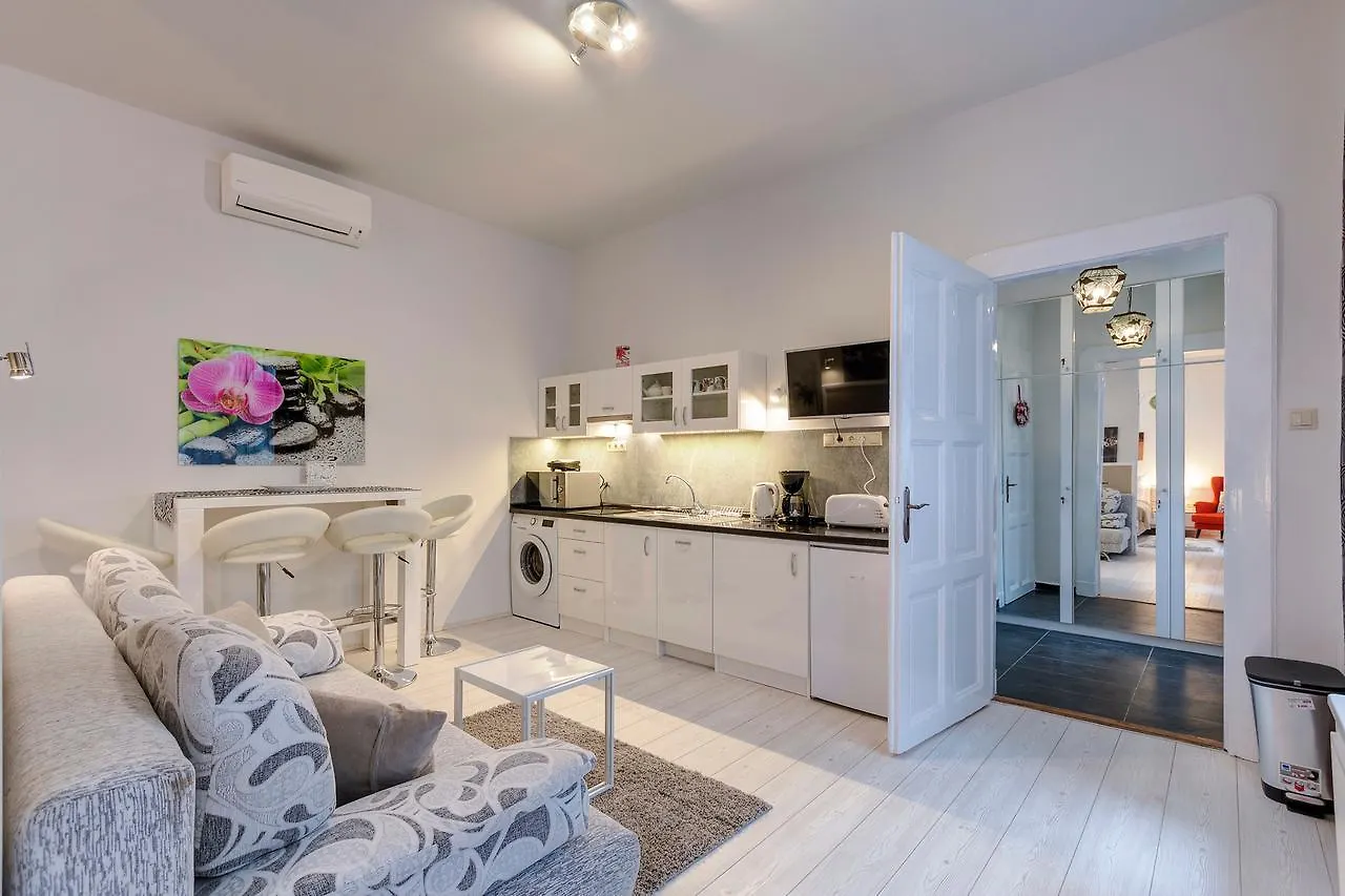 Sweet Dreams At King Street Gold Apartment Budapest