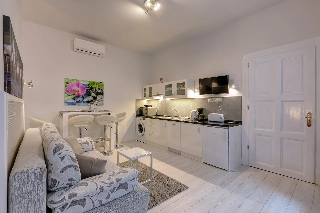 Sweet Dreams At King Street Gold Apartment Budapest